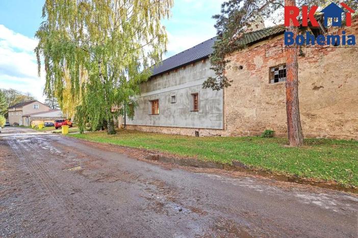 Prodej výrobních prostor, Břežany II, 3294 m2