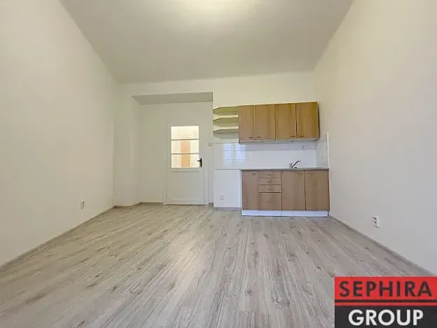 Pronájem bytu 1+kk, Praha - Libeň, Sokolovská, 27 m2