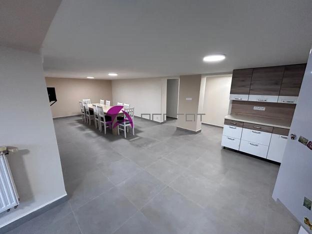 Pronájem rodinného domu, Charváty, 250 m2