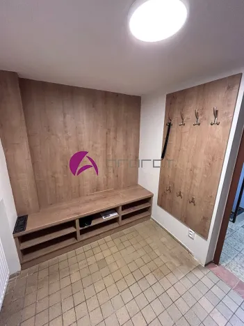 Pronájem rodinného domu, Charváty, 250 m2