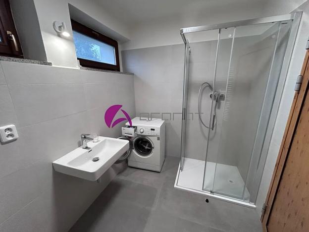 Pronájem rodinného domu, Charváty, 250 m2