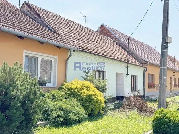 Prodej podílu pozemku pro bydlení, Pouzdřany, Hlavní, 902 m2