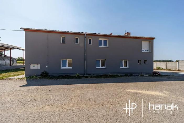 Prodej výrobních prostor, Dolany, 900 m2