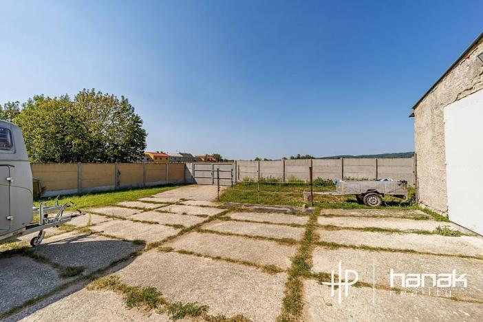 Prodej výrobních prostor, Dolany, 900 m2