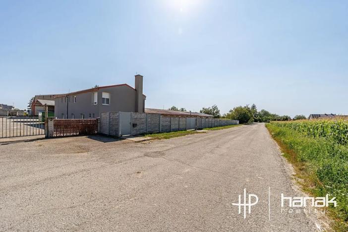 Prodej výrobních prostor, Dolany, 900 m2