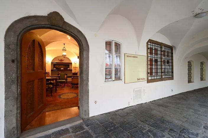 Pronájem restaurace, Praha - Malá Strana, Maltézské náměstí, 89 m2