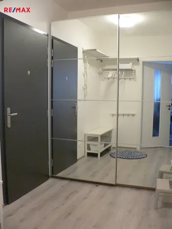 Pronájem bytu 1+kk, Praha - Malešice, Počernická, 42 m2