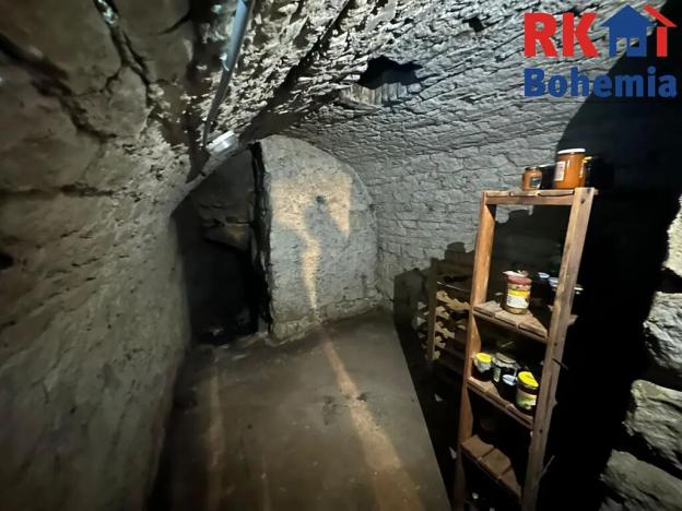 Prodej obchodního prostoru, Mnichovo Hradiště, Masarykovo náměstí, 300 m2