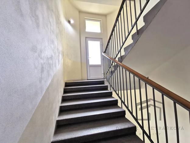 Pronájem bytu 1+kk, Praha - Nusle, U křížku, 31 m2