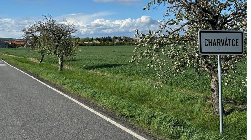 Prodej pozemku pro bydlení, Charvatce, 49000 m2