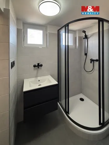 Prodej komerční nemovitosti, Libiš, 300 m2