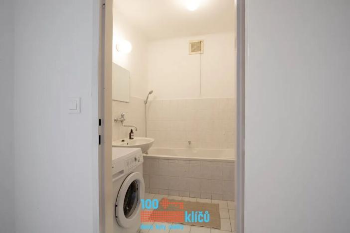 Pronájem bytu 1+kk, Praha - Holešovice, Umělecká, 37 m2