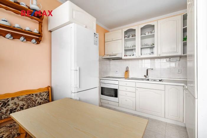 Prodej bytu 3+1, Praha - Horní Počernice, Komárovská, 67 m2