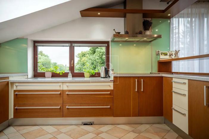 Prodej komerční nemovitosti, Sulice, Hlavní, 370 m2