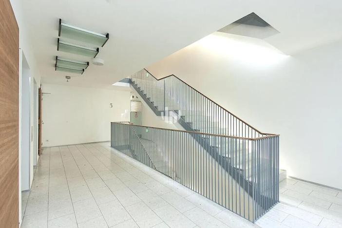 Pronájem kanceláře, Praha - Smíchov, Štefánikova, 215 m2