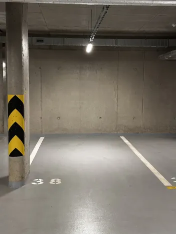 Pronájem garážového stání, Praha, 16 m2