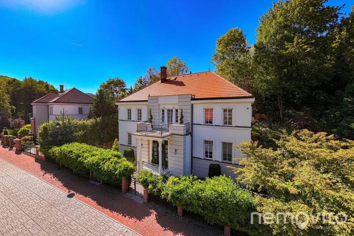 Prodej vily, Praha - Dejvice, V Šáreckém údolí, 459 m2