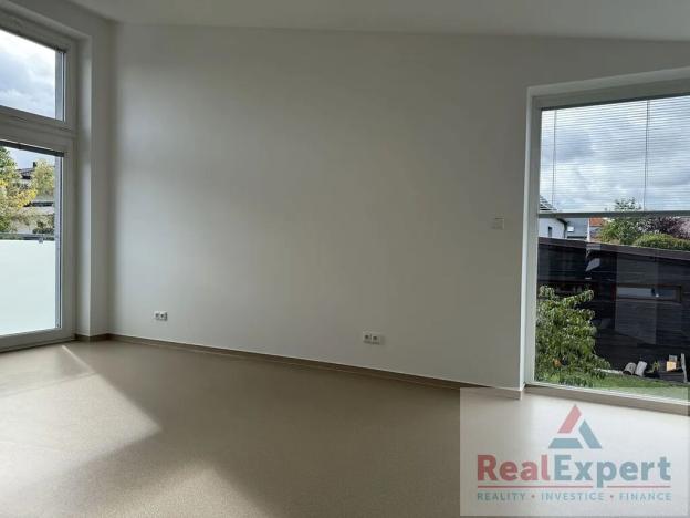 Pronájem rodinného domu, Šestajovice, Křížovnická, 180 m2