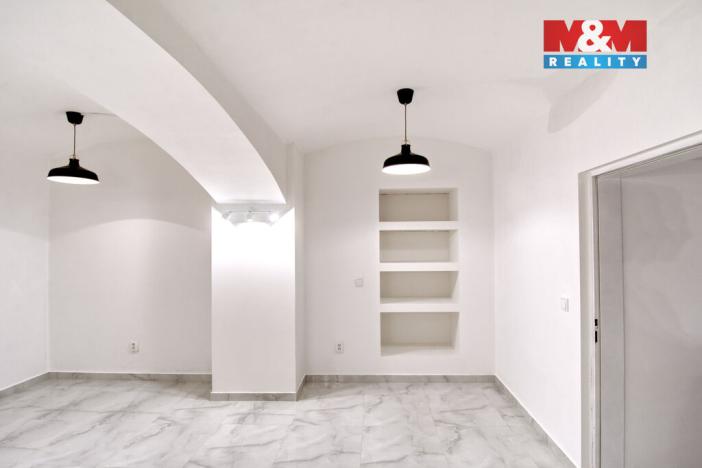 Prodej obchodního prostoru, Praha, Víta Nejedlého, 72 m2