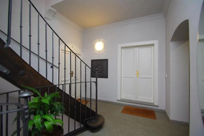 Pronájem bytu 3+1, Praha - Malá Strana, Hroznová, 73 m2