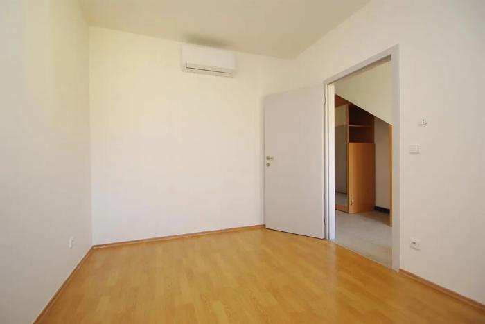 Pronájem kanceláře, Praha - Smíchov, Štefánikova, 63 m2