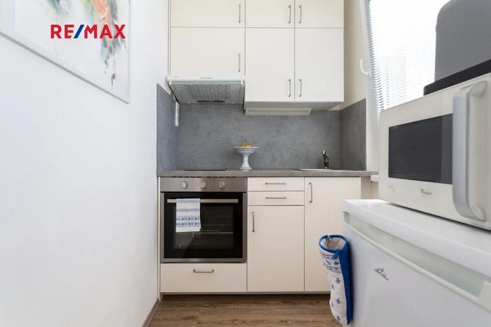 Pronájem bytu 1+1, Praha - Troja, Krynická, 29 m2