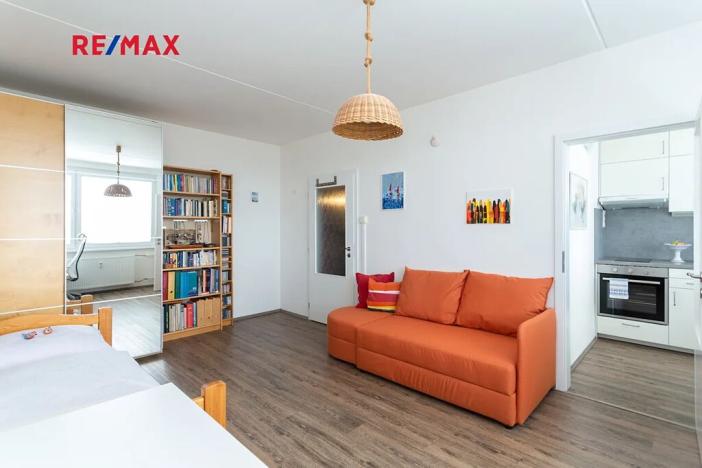 Pronájem bytu 1+1, Praha - Troja, Krynická, 29 m2