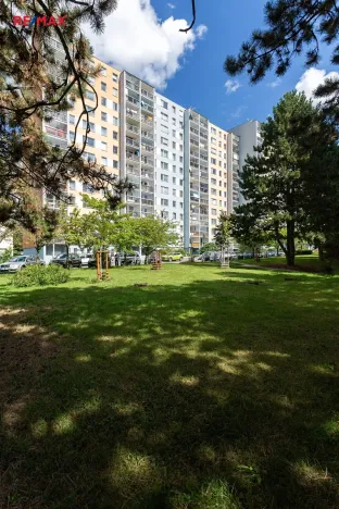 Pronájem bytu 1+1, Praha - Troja, Krynická, 29 m2