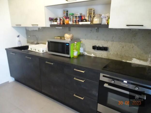 Prodej bytu 3+1, Zbuzany, U Kovárny, 100 m2