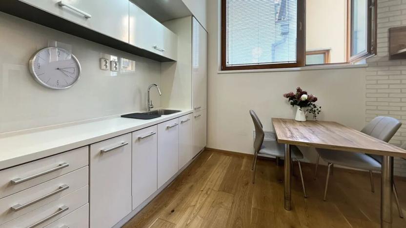 Pronájem bytu 1+kk, Praha - Vinohrady, Uruguayská, 38 m2