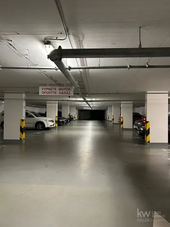 Pronájem garážového stání, Praha - Horní Měcholupy, Mantovská, 15 m2