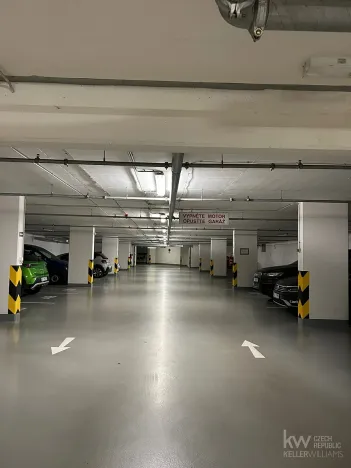 Pronájem garážového stání, Praha - Horní Měcholupy, Mantovská, 15 m2