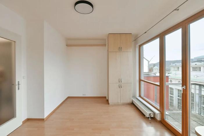 Pronájem bytu 1+kk, Praha - Podolí, Podolská, 26 m2