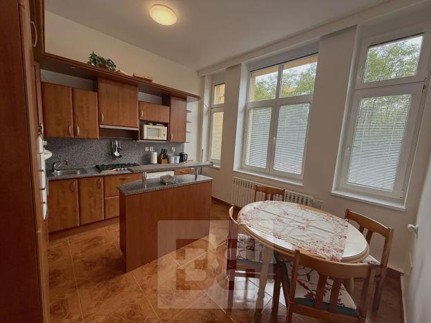 Pronájem bytu 3+1, Praha - Holešovice, U vody, 106 m2