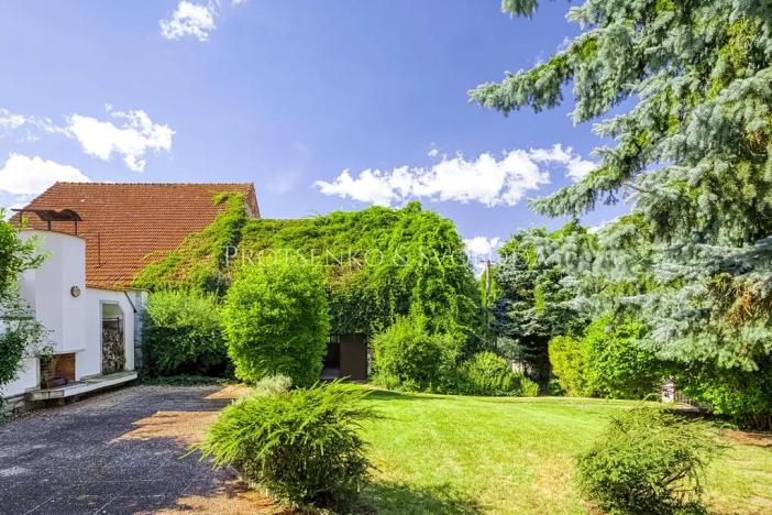 Prodej kanceláře, Křižanov, Benešovo náměstí, 530 m2