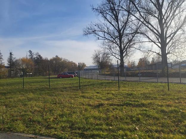 Pronájem komerčního pozemku, Bavoryně, 300 m2