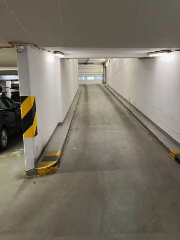 Pronájem garážového stání, Praha - Holešovice, Tusarova, 18 m2