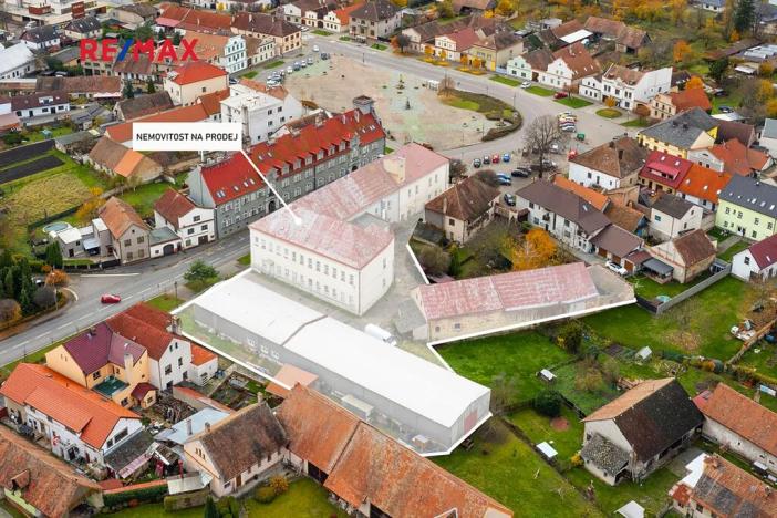 Prodej výrobních prostor, Dašice, náměstí T. G. Masaryka, 2490 m2