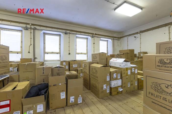 Prodej výrobních prostor, Dašice, náměstí T. G. Masaryka, 2490 m2