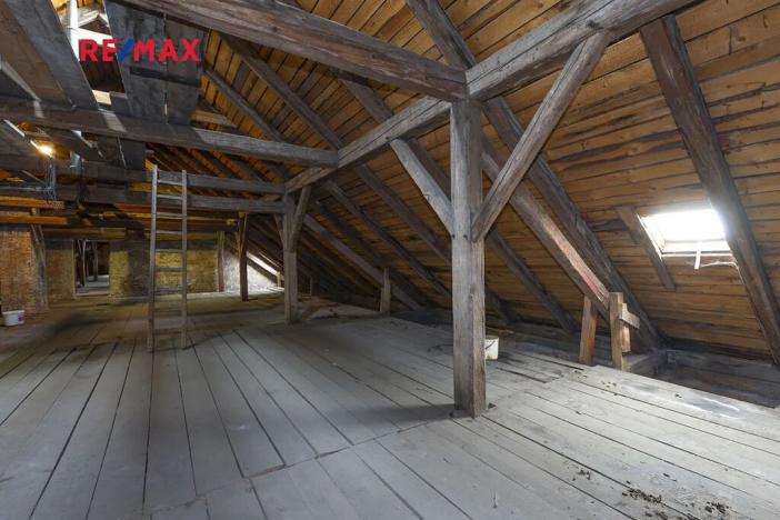 Prodej výrobních prostor, Dašice, náměstí T. G. Masaryka, 2490 m2