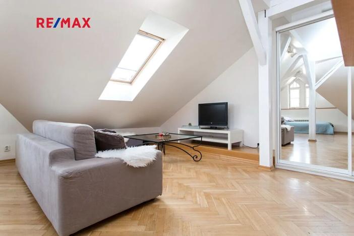 Pronájem bytu 2+kk, Praha - Karlín, Křižíkova, 70 m2