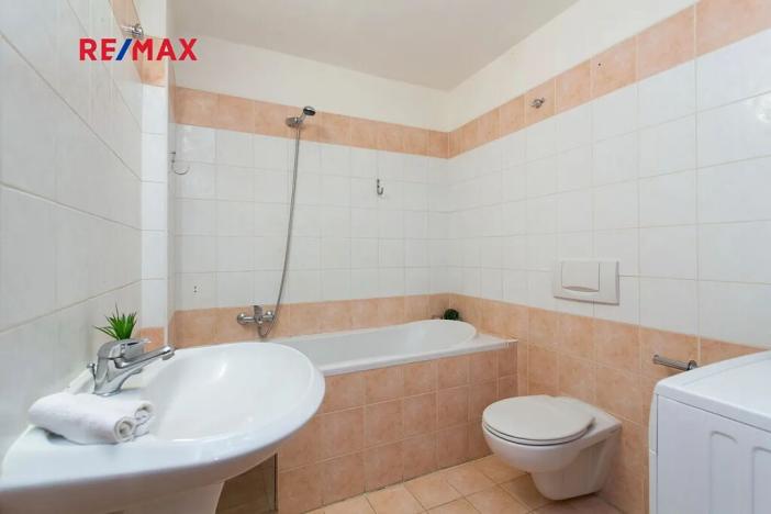 Pronájem bytu 2+kk, Praha - Karlín, Křižíkova, 70 m2