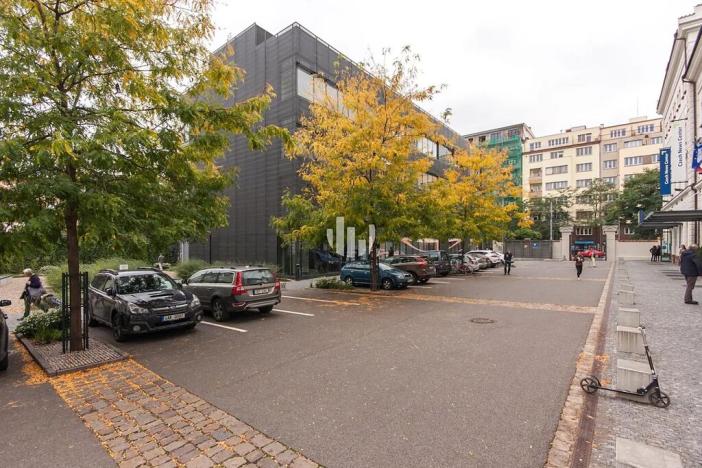 Pronájem kanceláře, Praha - Holešovice, U průhonu, 500 m2