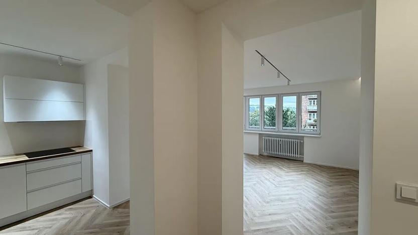 Pronájem bytu 2+1, Zlín, Věžové domy, 65 m2