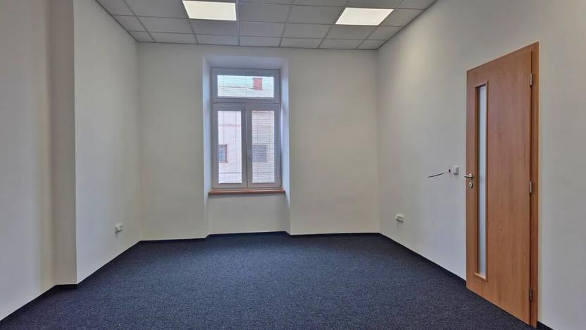 Pronájem kanceláře, Chrudim, Masarykovo náměstí, 19 m2