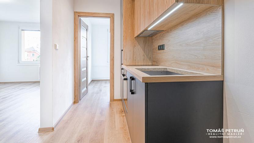 Pronájem bytu 2+kk, Hradec Králové - Nový Hradec Králové, Fričova, 35 m2