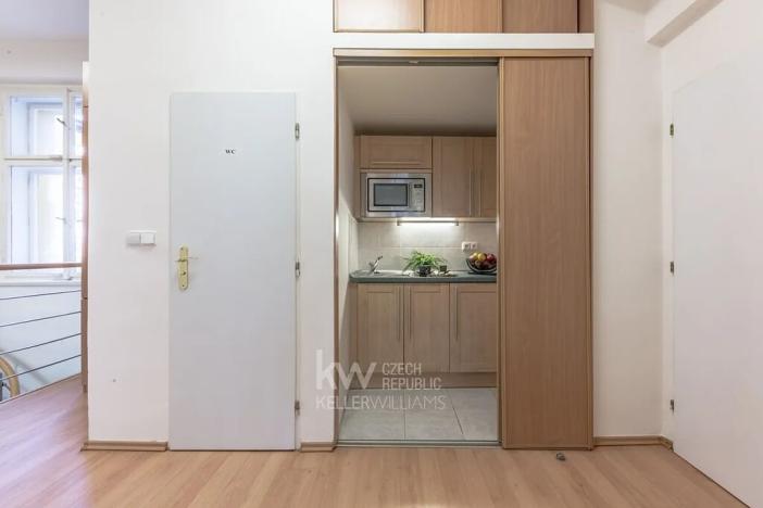 Pronájem kanceláře, Praha - Bubeneč, Jana Zajíce, 270 m2