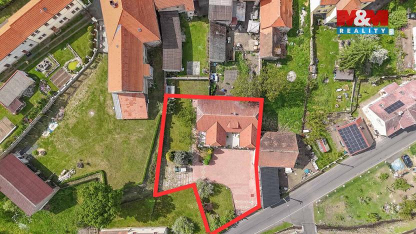 Prodej rodinného domu, Nepomyšl, 410 m2