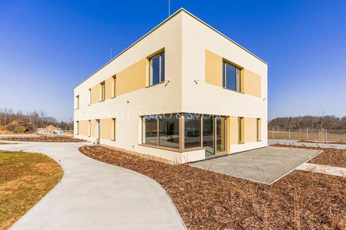 Pronájem kanceláře, Velká Bíteš, 937 m2