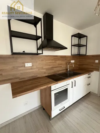 Pronájem bytu 1+kk, Hrochův Týnec, Nádražní, 28 m2